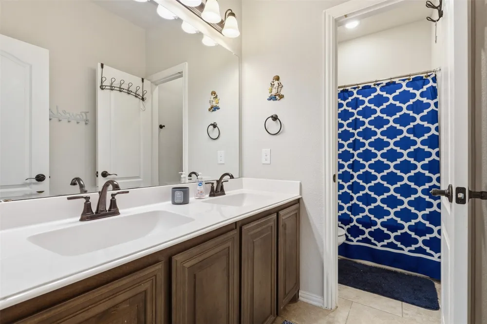 1112 Bear Oak Drive Burleson, TX 76028