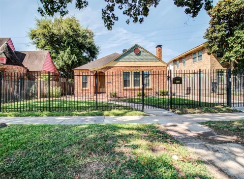 2608 Rosewood Street