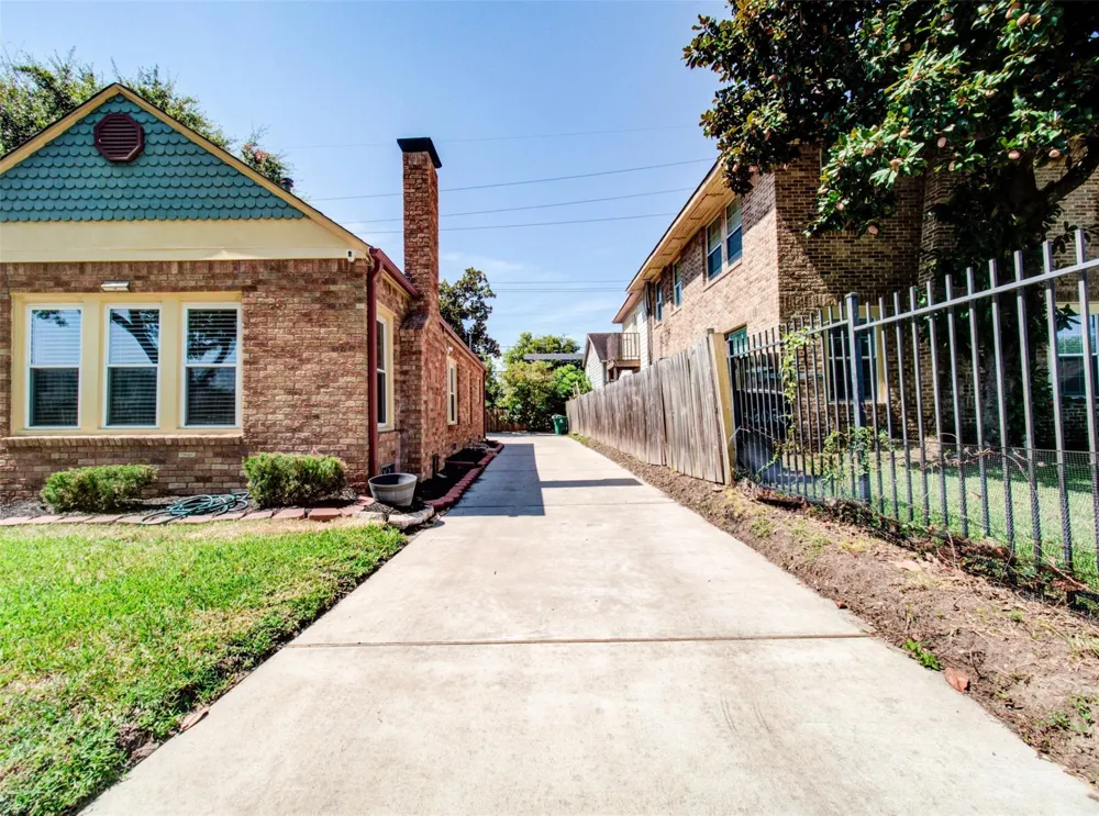 2608 Rosewood Street Houston, TX 77004