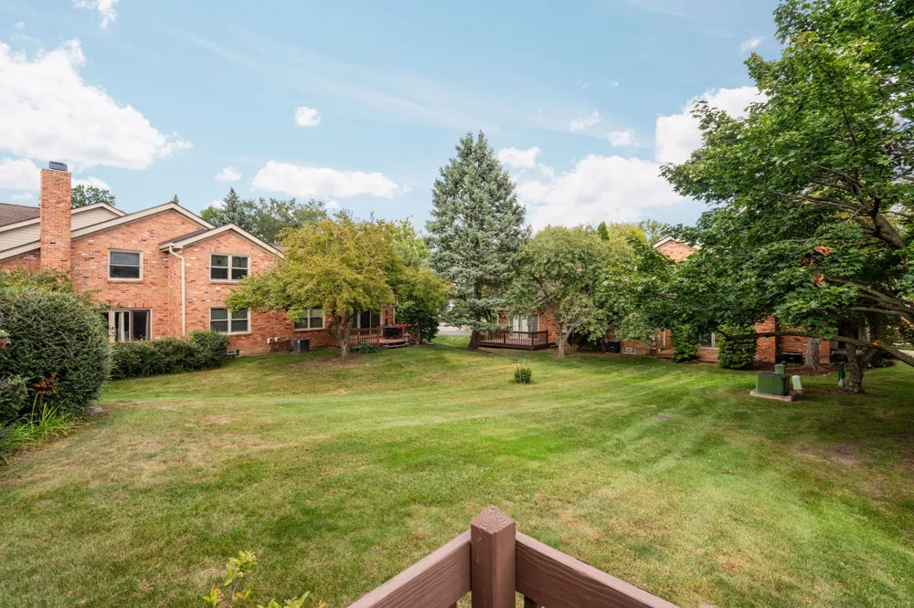10 Oxford Court Dearborn, MI 48124