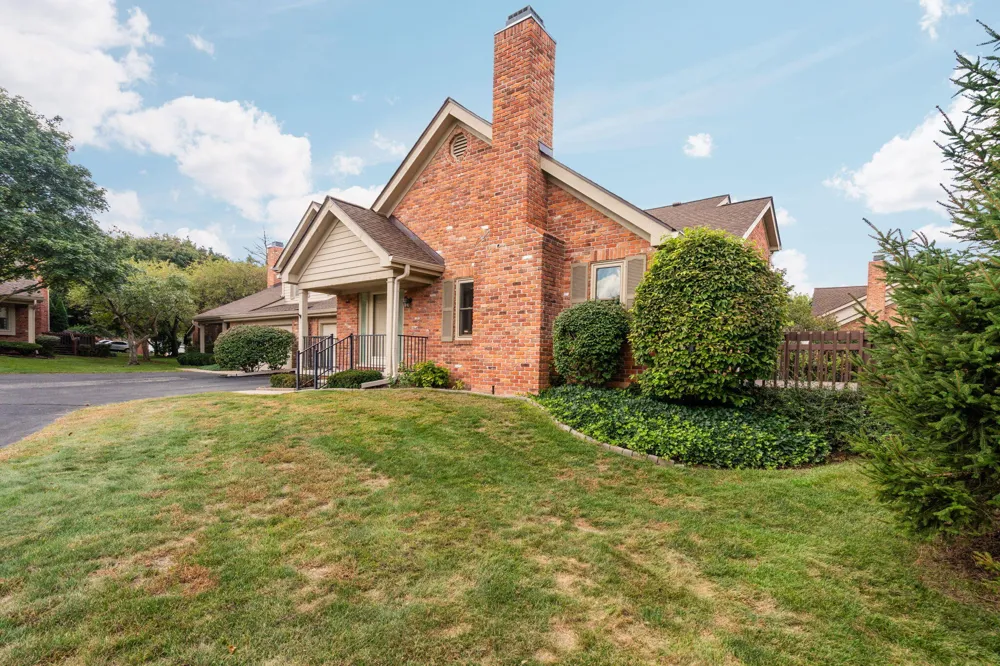 10 Oxford Court Dearborn, MI 48124