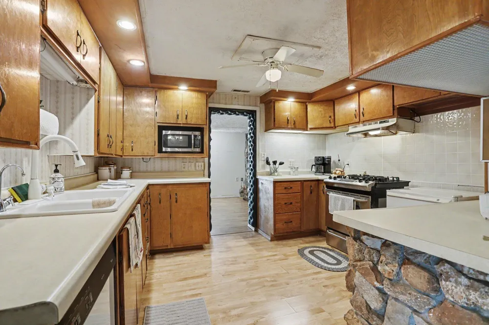 24156 Banker Street Sturgis, MI 49091