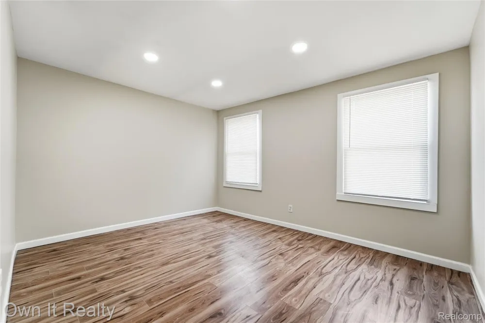 9207 Stout Street Detroit City, MI 48228
