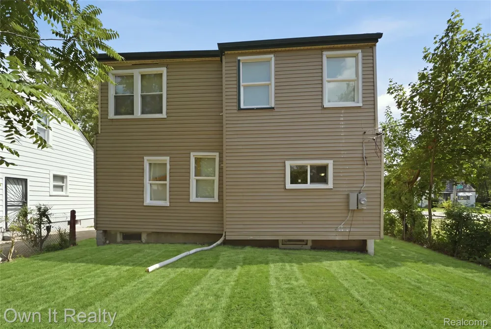 9207 Stout Street Detroit City, MI 48228