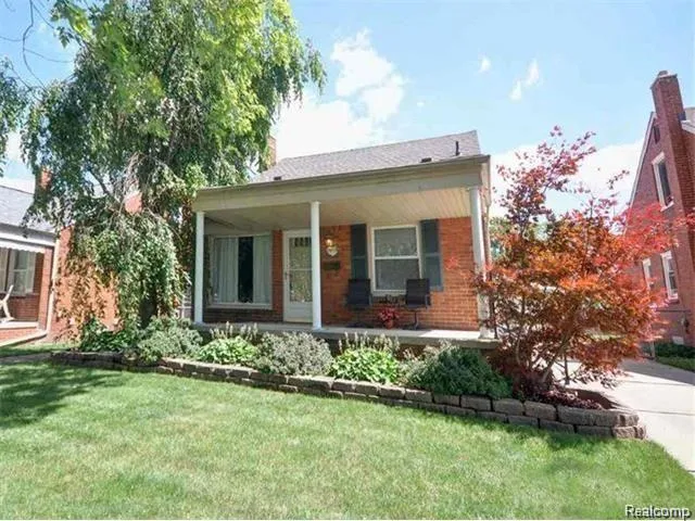 9873 Carter Avenue Allen Park City, MI 48101