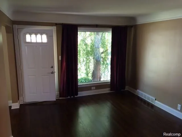 9873 Carter Avenue Allen Park City, MI 48101