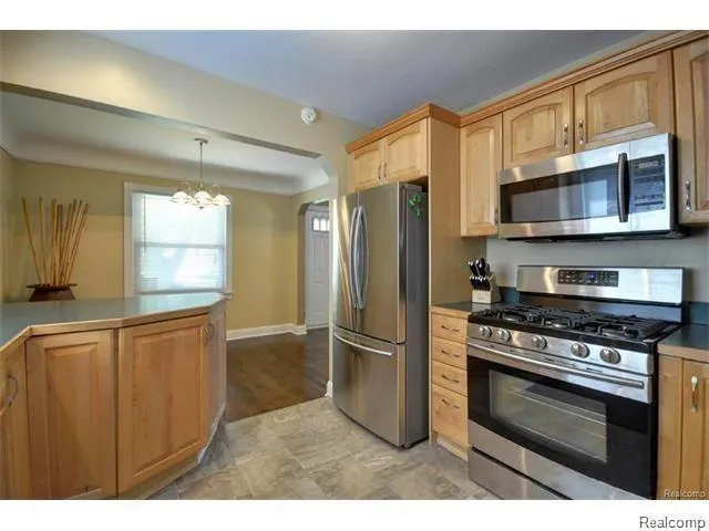 9873 Carter Avenue Allen Park City, MI 48101