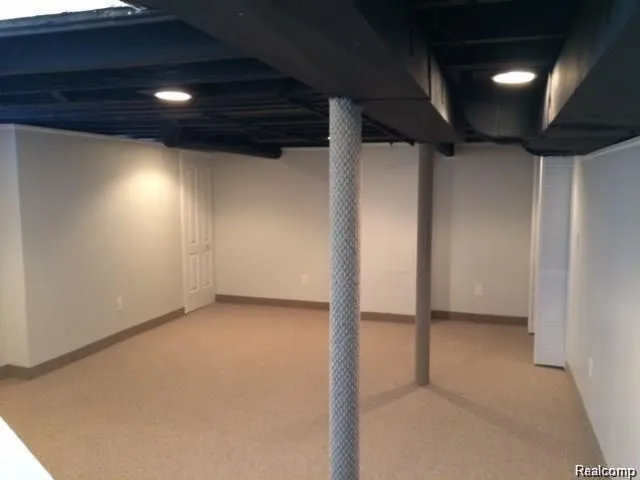 9873 Carter Avenue Allen Park City, MI 48101