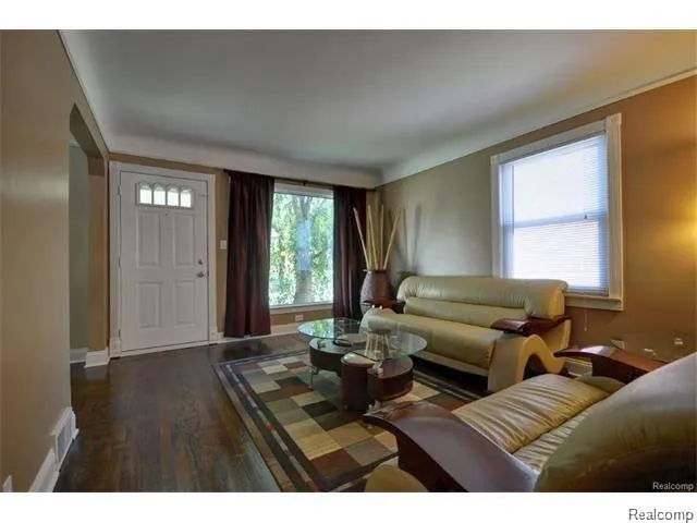 9873 Carter Avenue Allen Park City, MI 48101