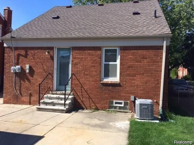 9873 Carter Avenue Allen Park City, MI 48101