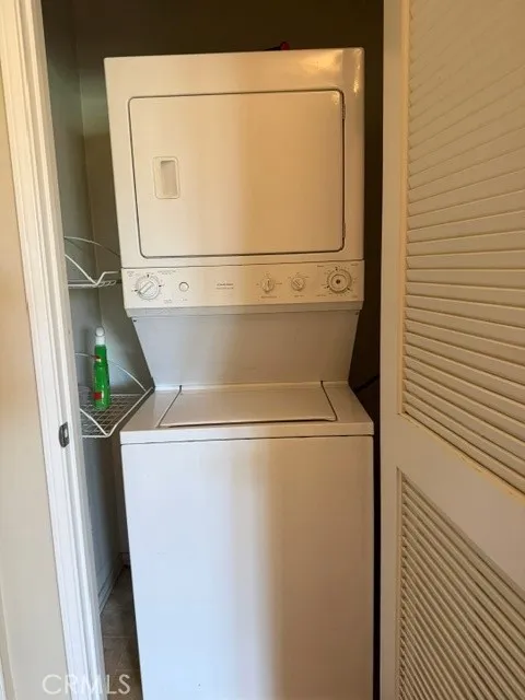 27021 Channel Lane #19 Valencia, CA 91355