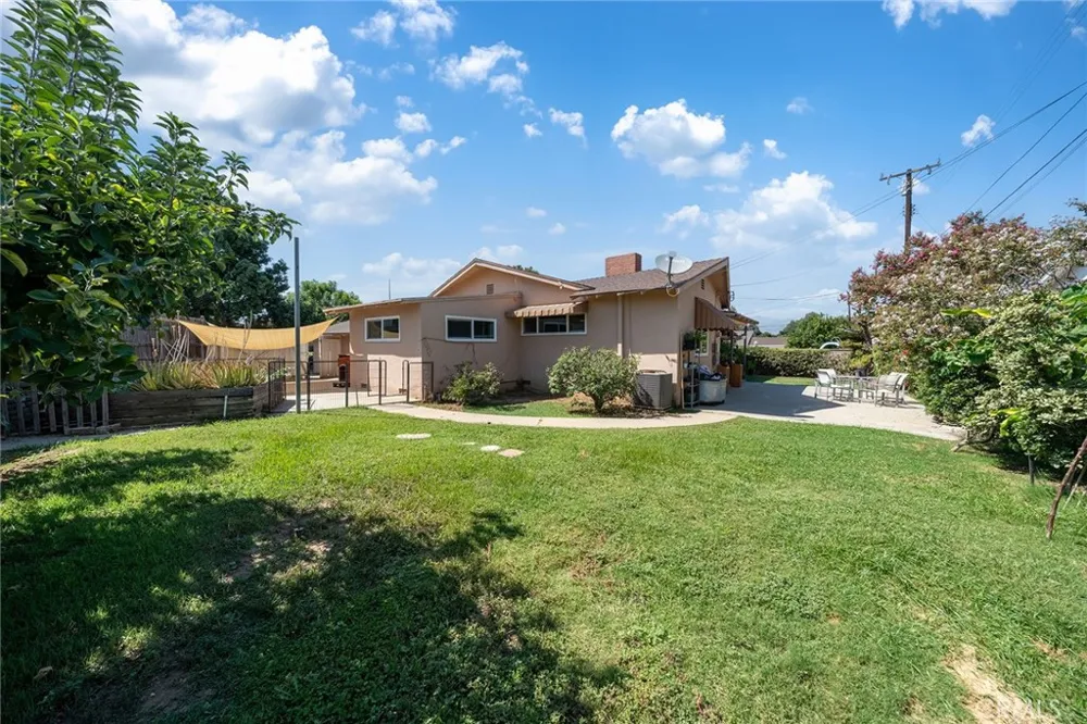 614 S Acacia West Covina, CA 91791