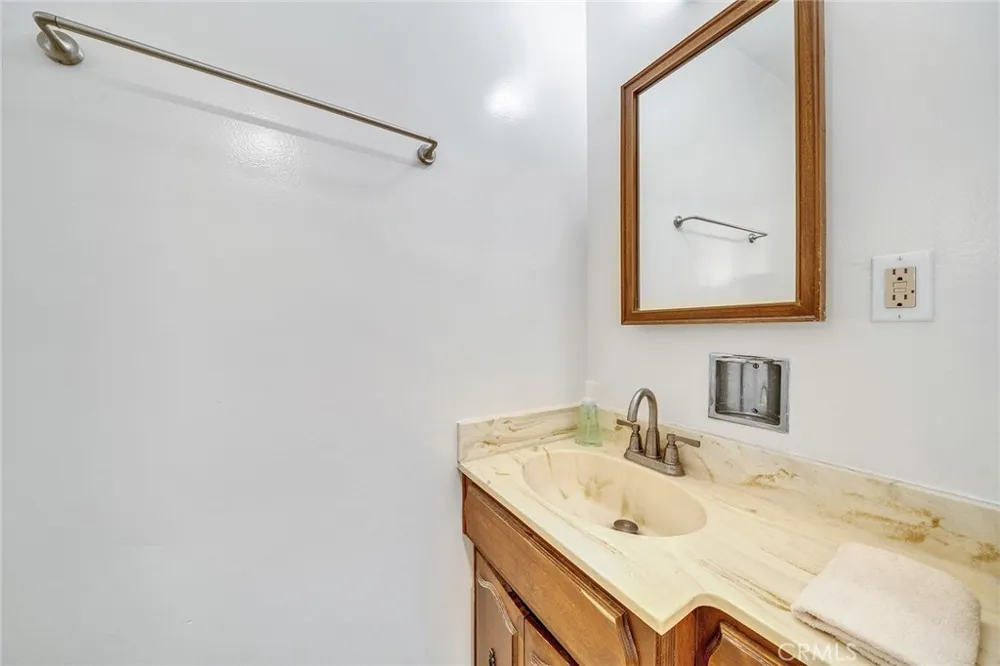 614 S Acacia West Covina, CA 91791
