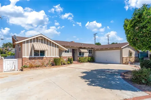 614 S Acacia