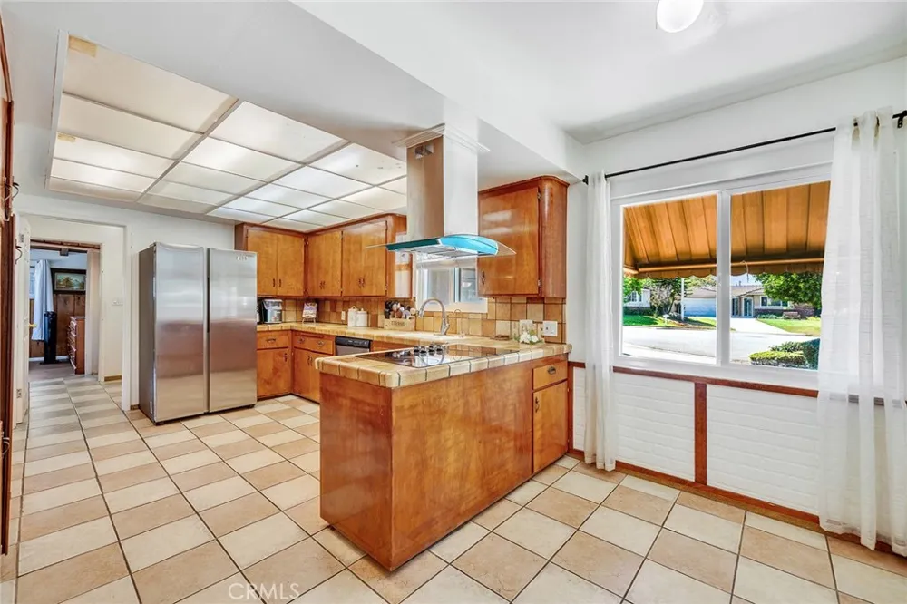 614 S Acacia West Covina, CA 91791