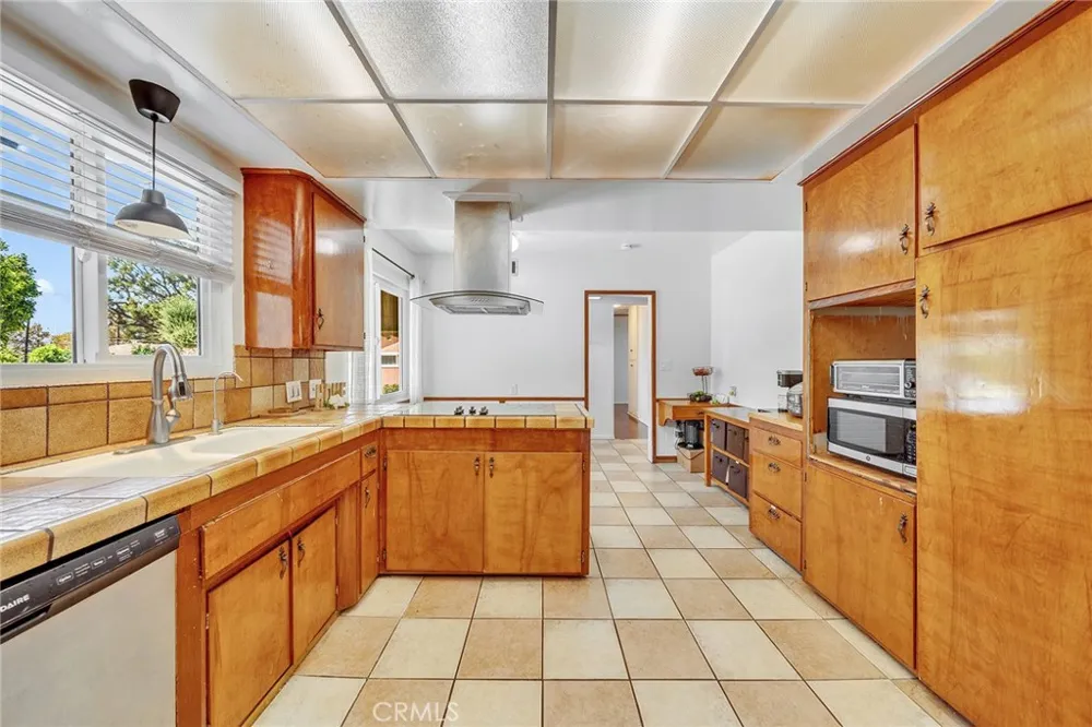 614 S Acacia West Covina, CA 91791