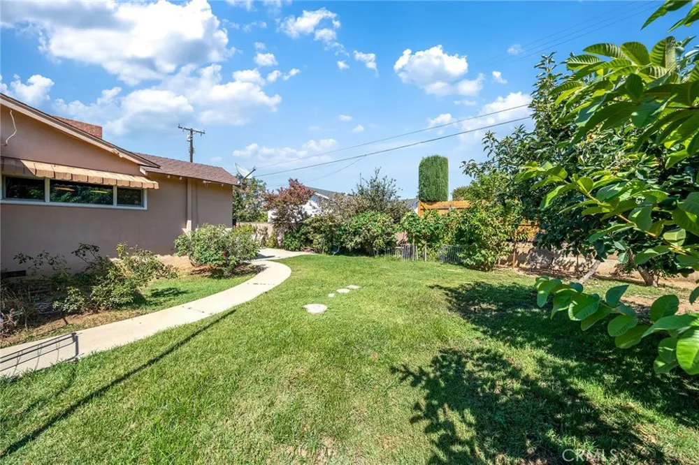 614 S Acacia West Covina, CA 91791
