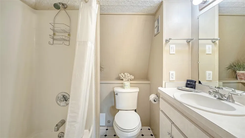 3453 GULF OF MEXICO DRIVE #200 Longboat Key, FL 34228