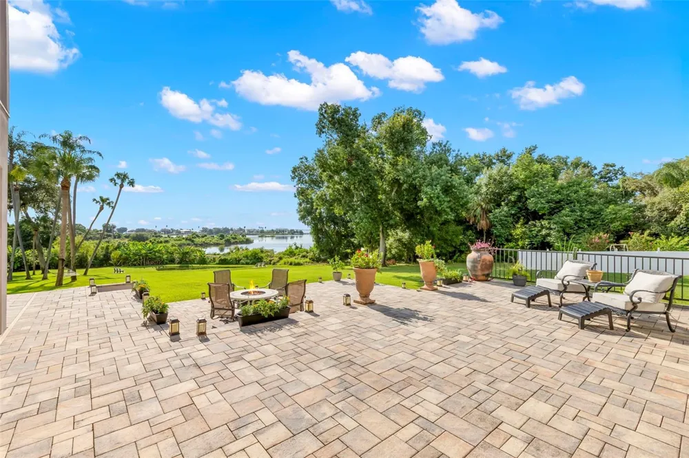 950 14TH AVENUE S Safety Harbor, FL 34695