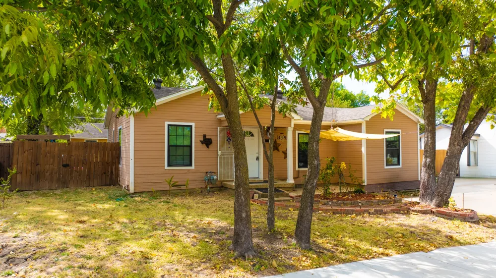 1001 S 5th Street Garland, TX 75040