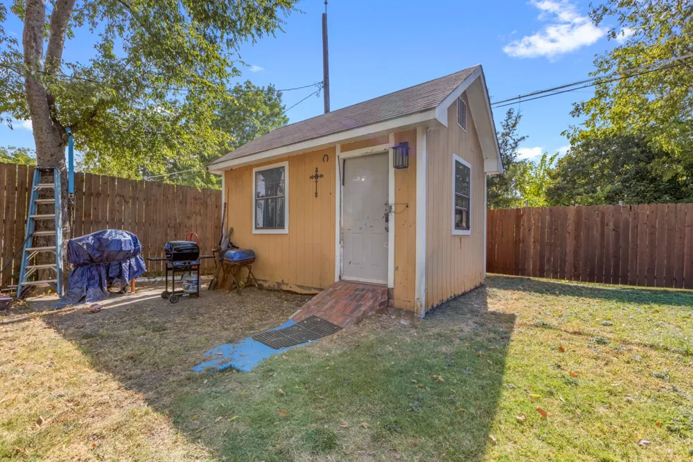 1001 S 5th Street Garland, TX 75040