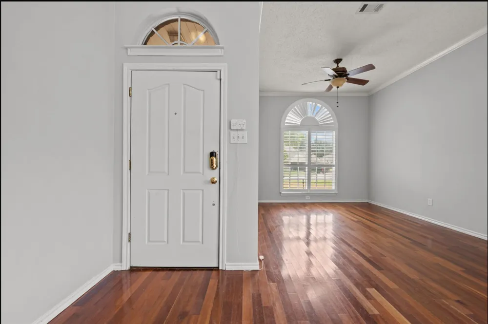 6113 Cliffbrook Drive North Richland Hills, TX 76180