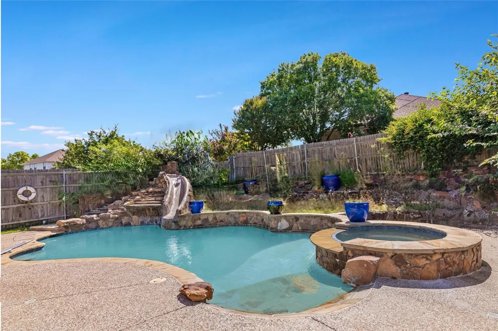 6113 Cliffbrook Drive North Richland Hills, TX 76180