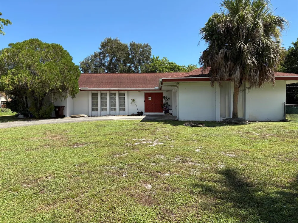 8432 Waterway Drive Lake Clarke Shores, FL 33406
