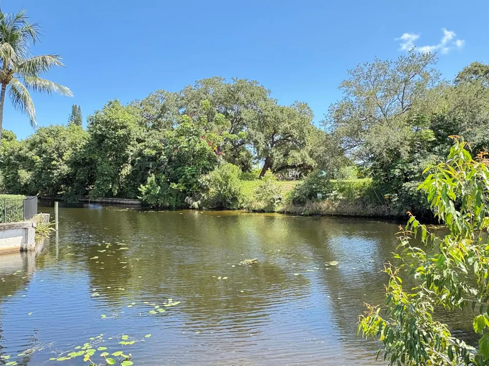 8432 Waterway Drive Lake Clarke Shores, FL 33406