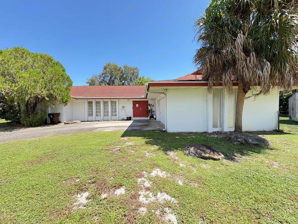 8432 Waterway Drive Lake Clarke Shores, FL 33406