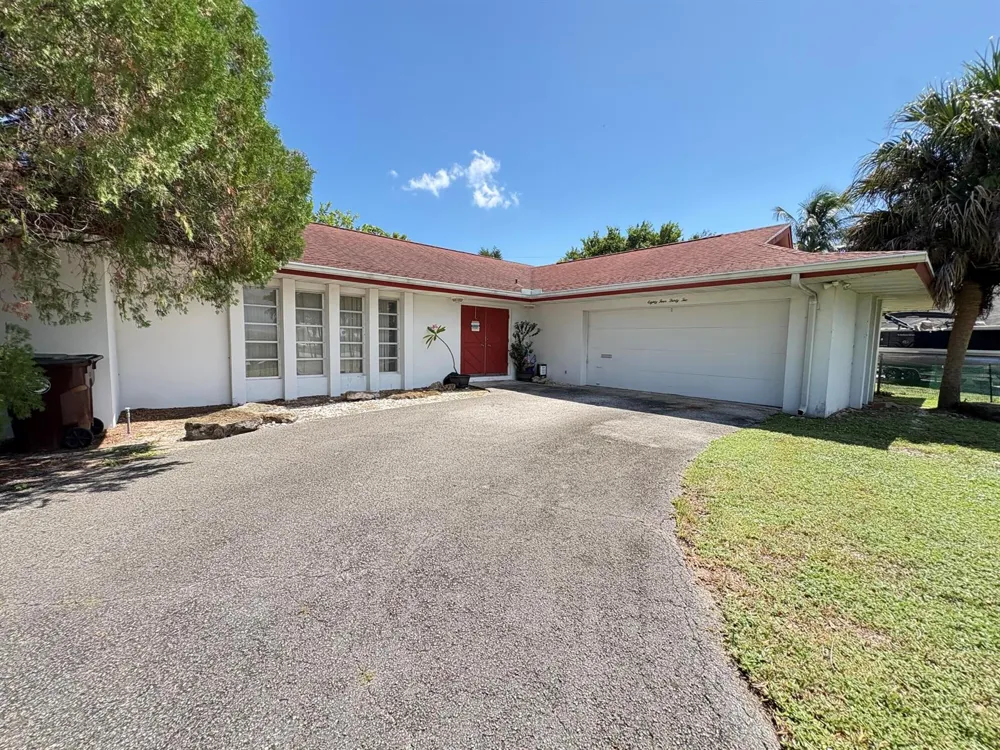 8432 Waterway Drive Lake Clarke Shores, FL 33406