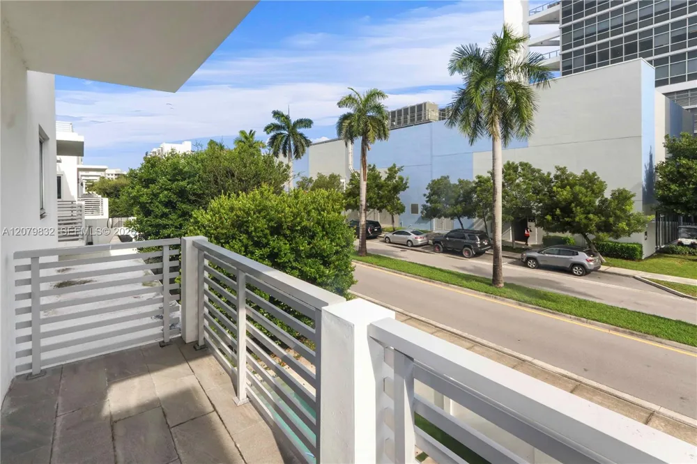 8249 NW 34th Dr Doral, FL 33122