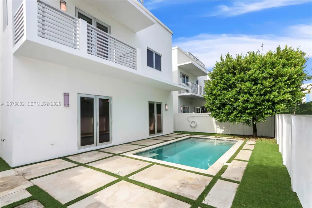 8249 NW 34th Dr Doral, FL 33122