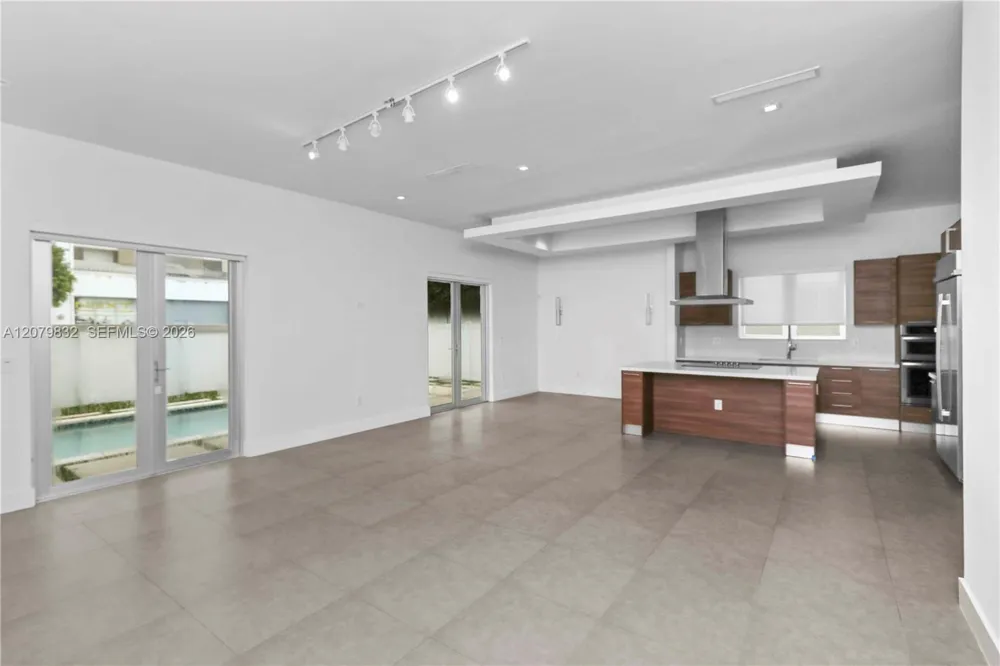 8249 NW 34th Dr Doral, FL 33122