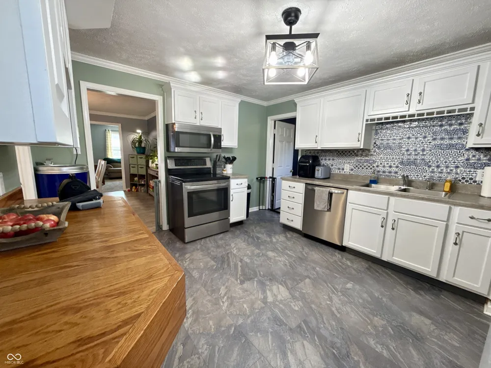 2826 B STREET Elwood, IN 46036