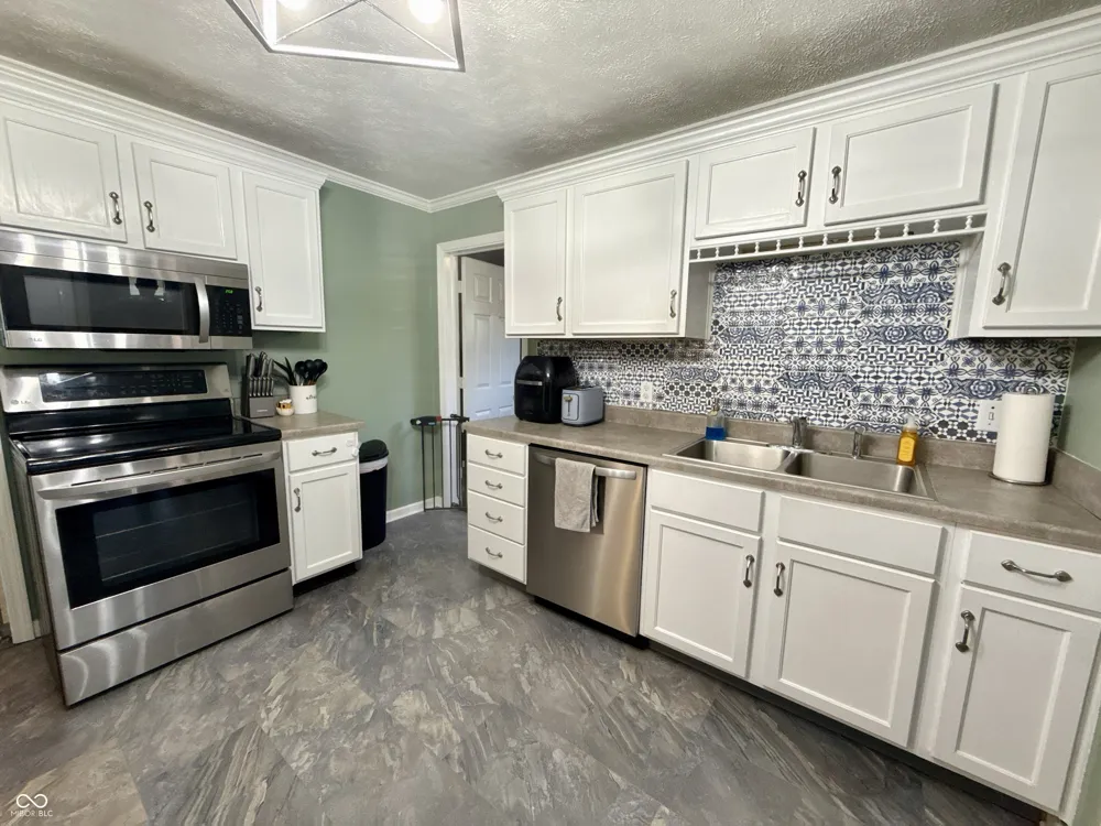 2826 B STREET Elwood, IN 46036
