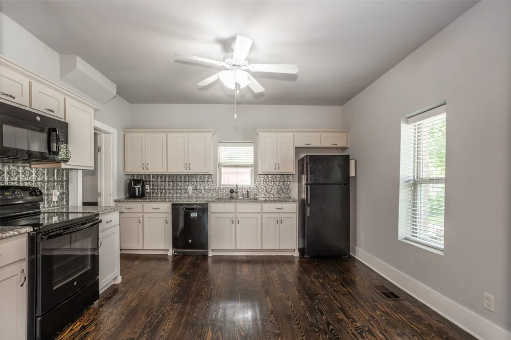 230 E Main Street Lindsay, TX 76250