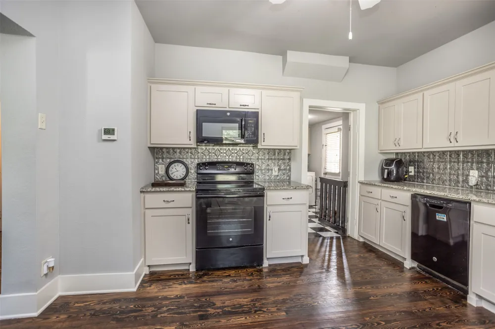 230 E Main Street Lindsay, TX 76250