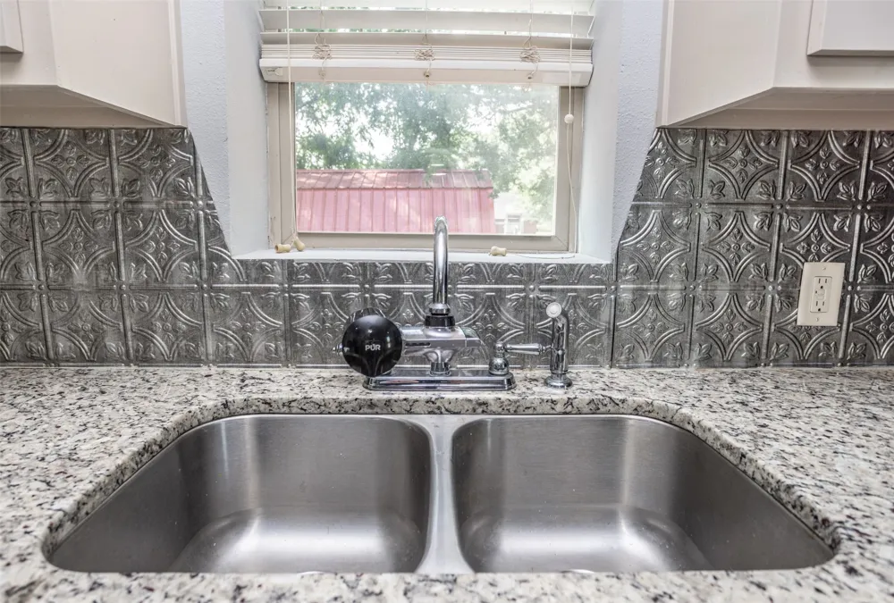 230 E Main Street Lindsay, TX 76250