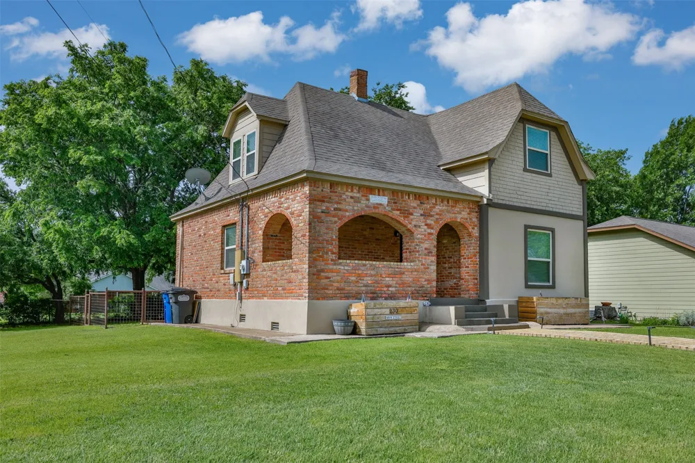 230 E Main Street Lindsay, TX 76250