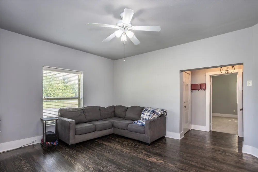 230 E Main Street Lindsay, TX 76250