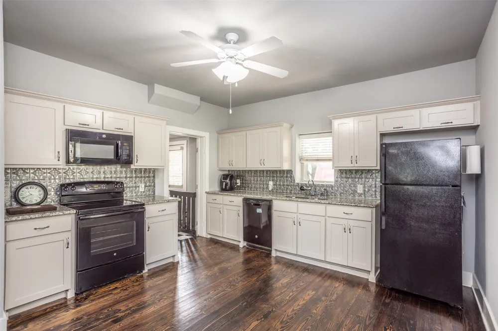 230 E Main Street Lindsay, TX 76250