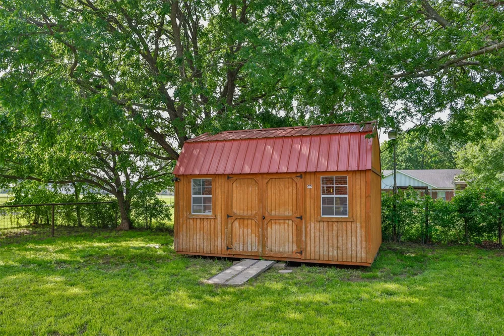230 E Main Street Lindsay, TX 76250