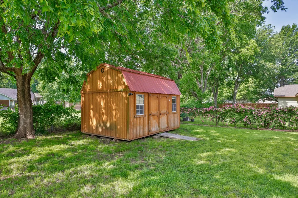 230 E Main Street Lindsay, TX 76250