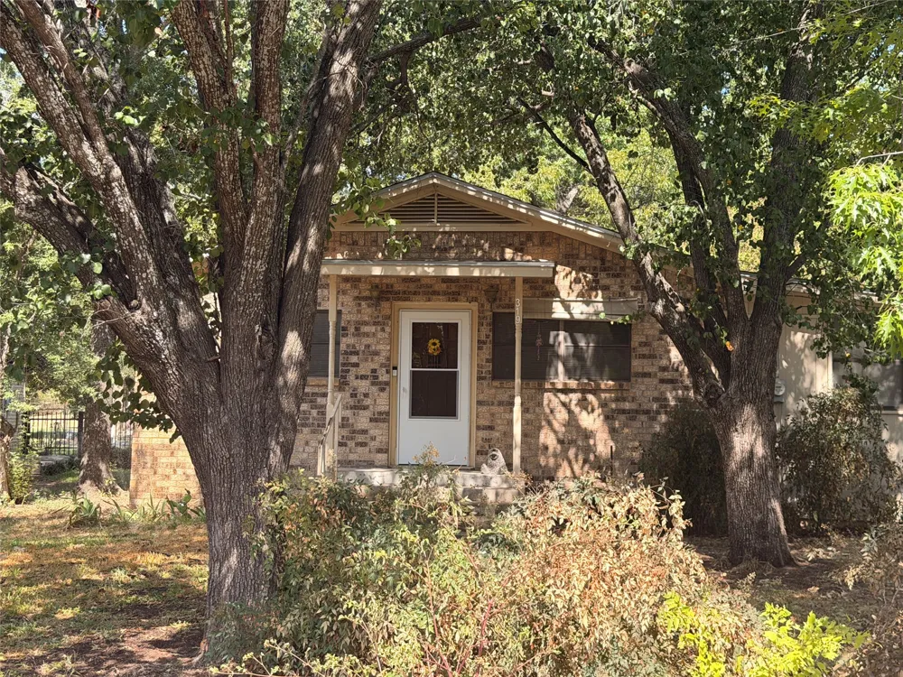 319 S Fisher Street Gorman, TX 76454