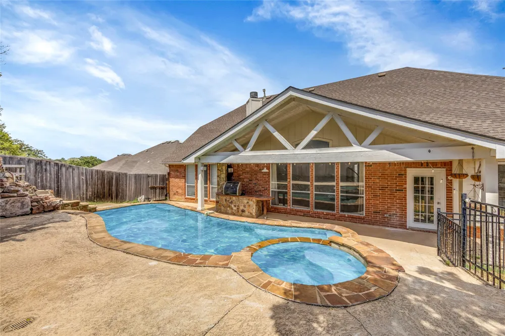 2622 Westwind Drive Corinth, TX 76210