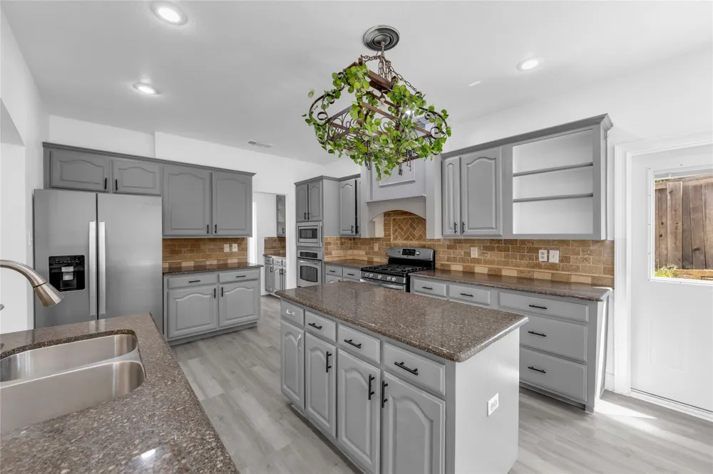 2622 Westwind Drive Corinth, TX 76210