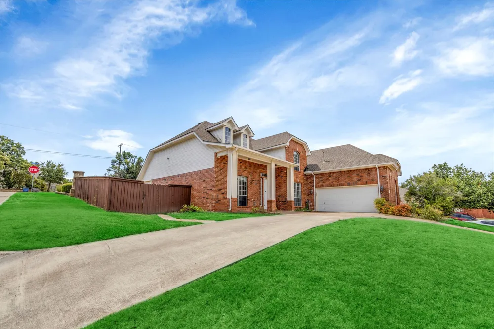 2622 Westwind Drive Corinth, TX 76210