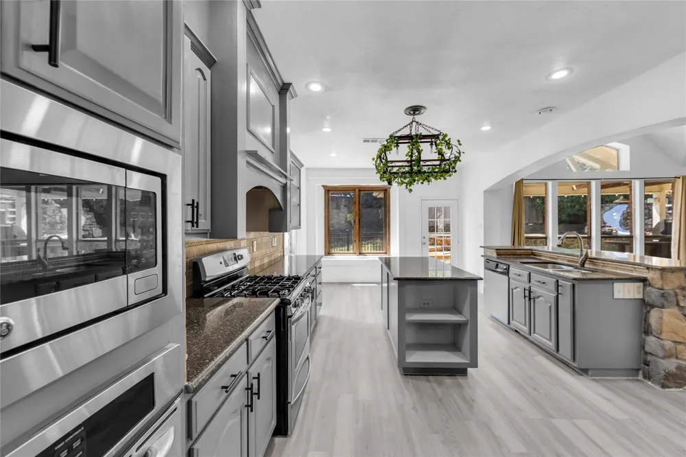 2622 Westwind Drive Corinth, TX 76210