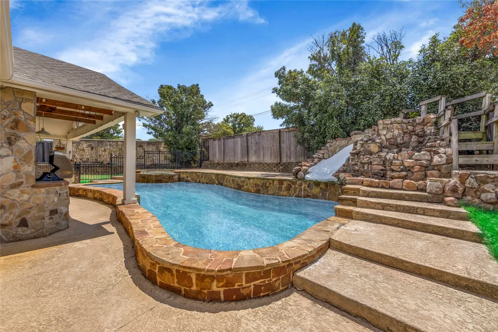 2622 Westwind Drive Corinth, TX 76210